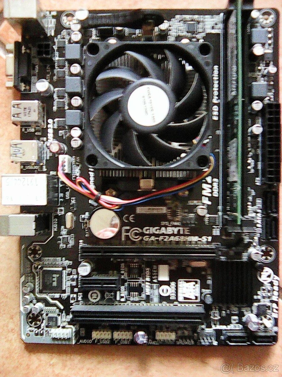 Základní deska s procesorem a operační pamětí - 2