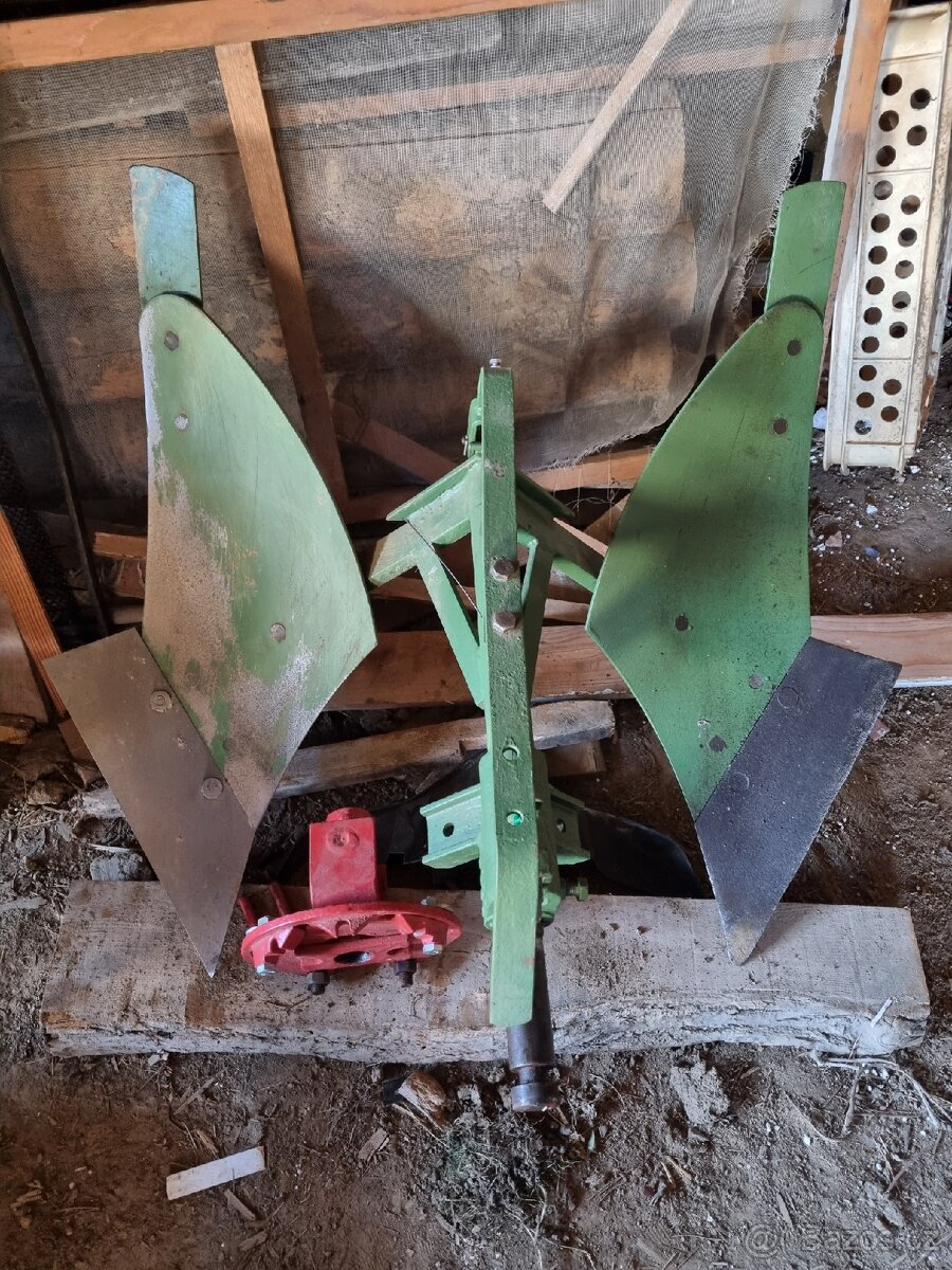 Pluh jednoradliční obracák - 2