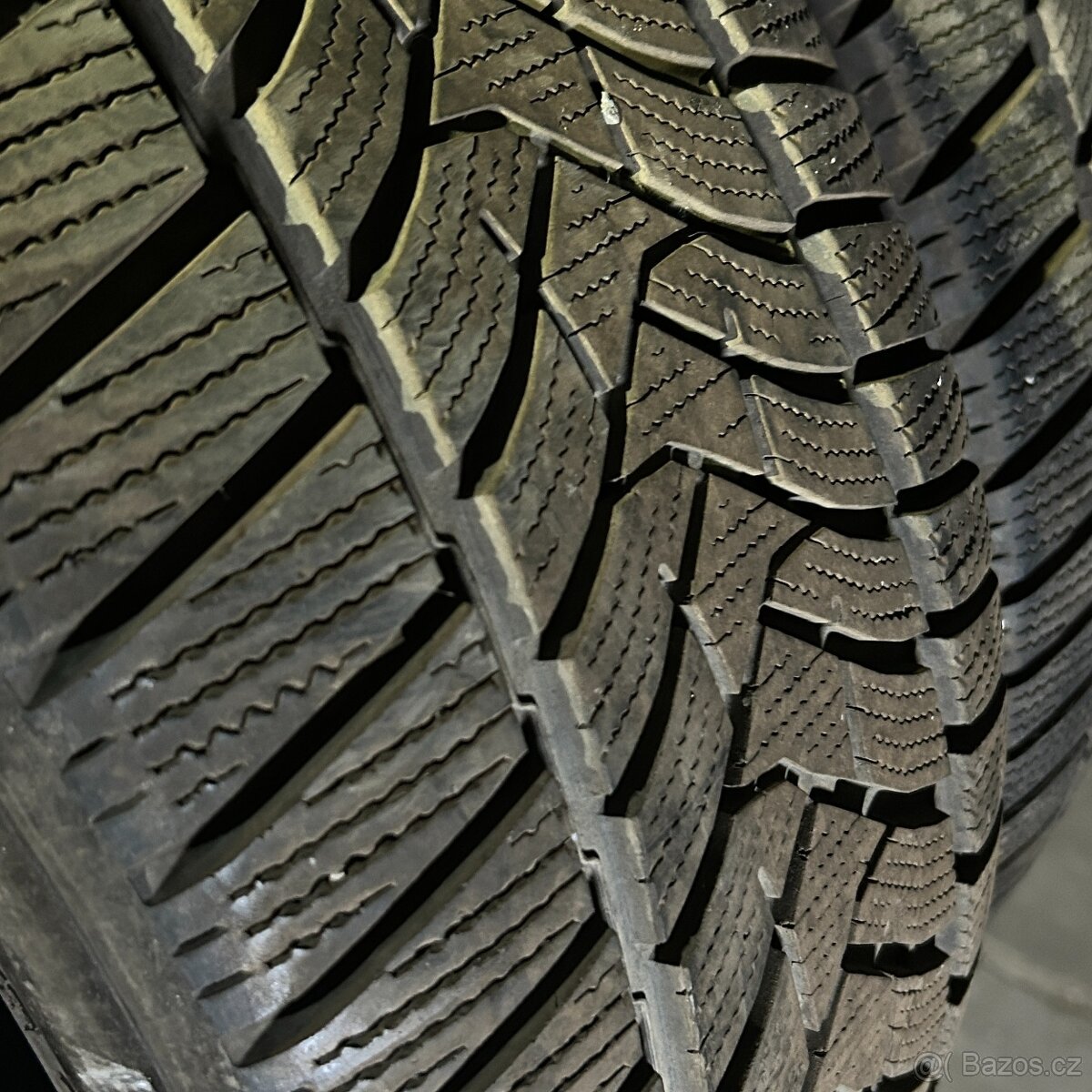 Zimní pneu 235/45 R20 100V Dunlop 7mm - 2