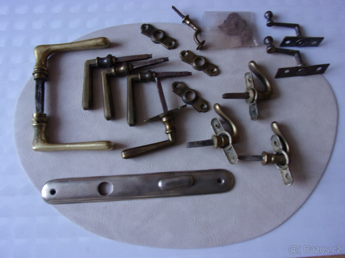 mosazné kliky dveřní i okenní starobylé - 2