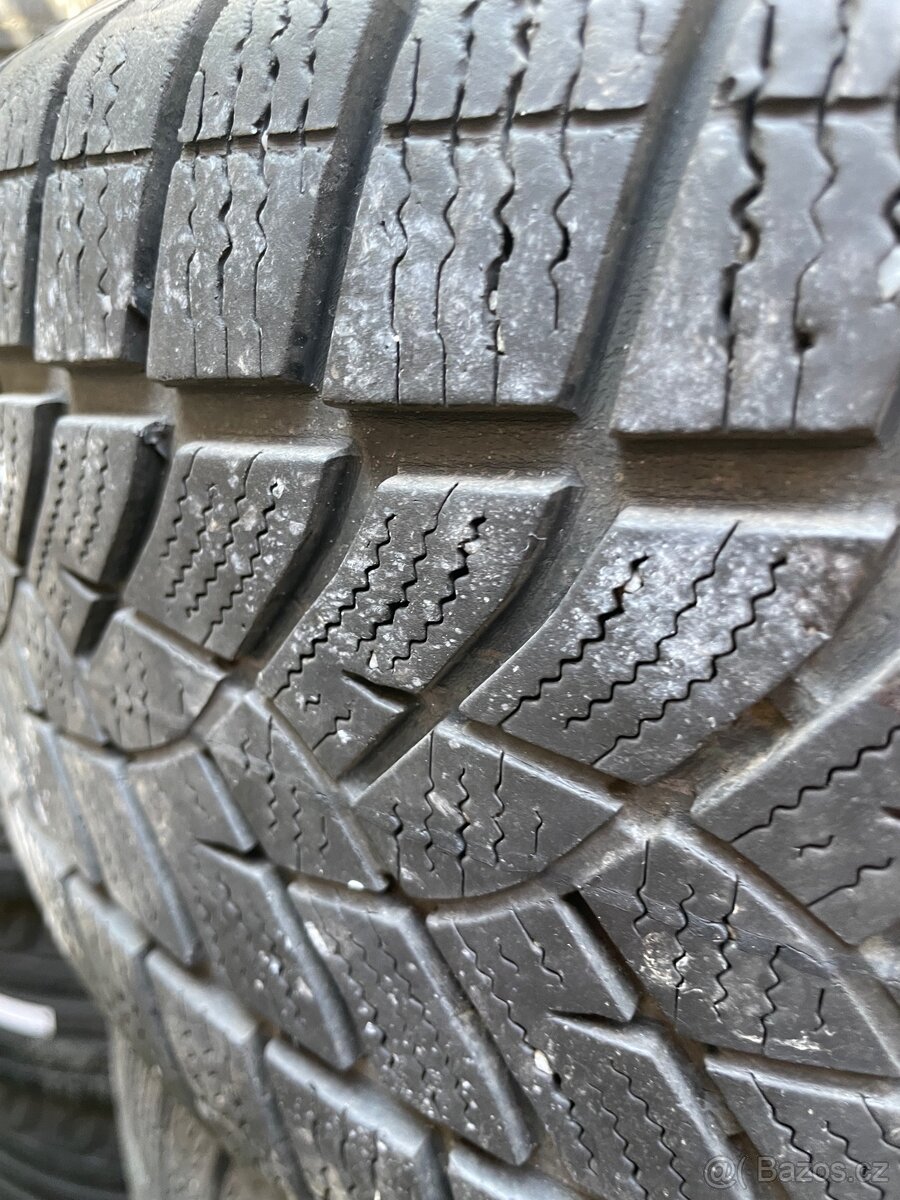 Sada alu kol Dezent s zimními pneumatika 235/60 R17. - 2