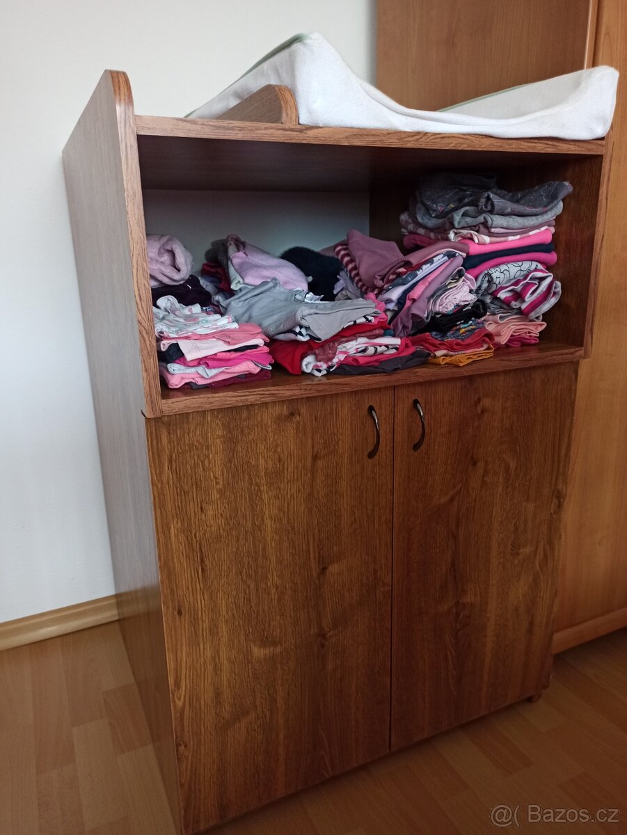 Přebalovací pult se skříňkou - 2