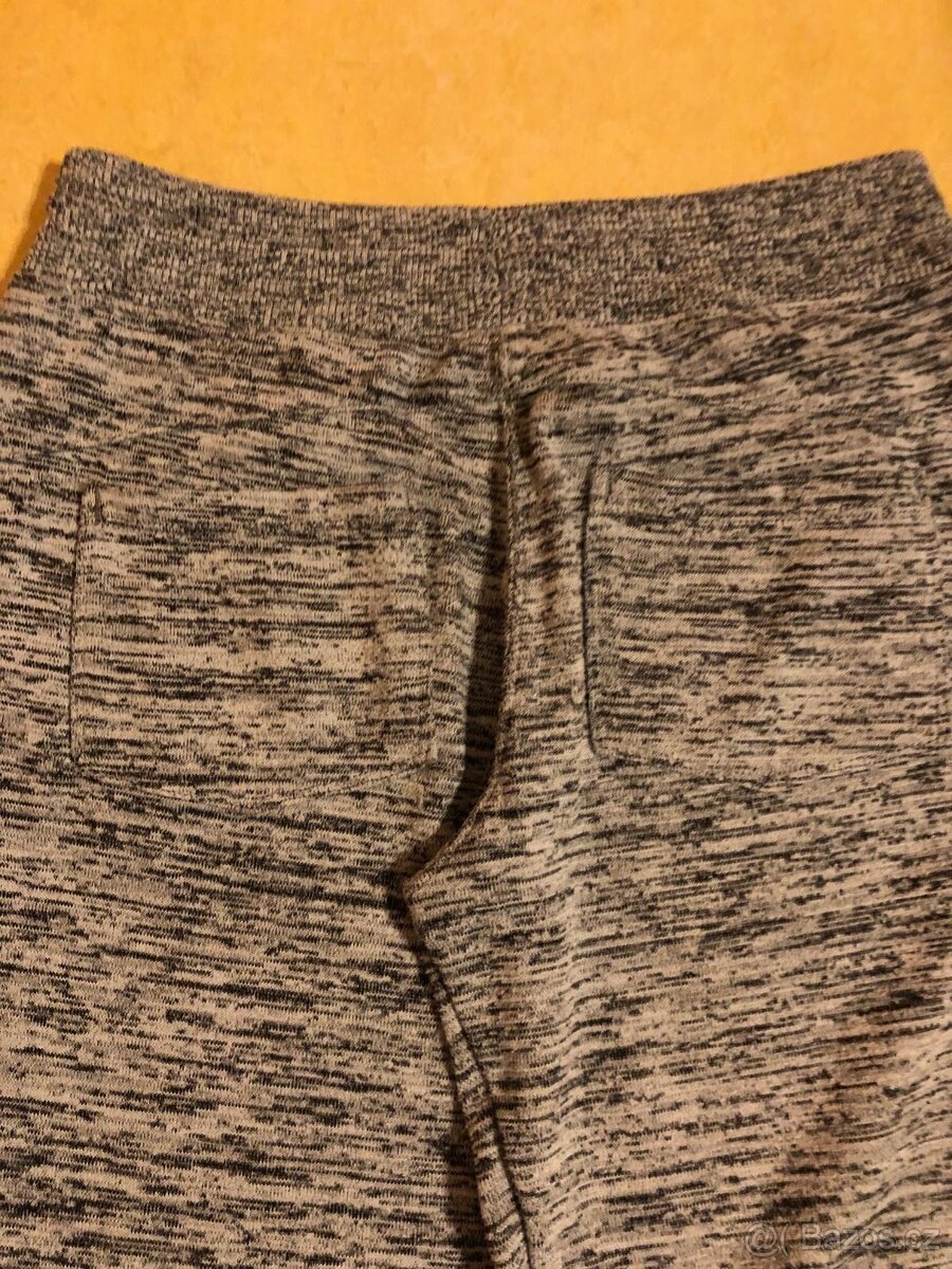 Kvalitní tepláky vel.134-140 - 2