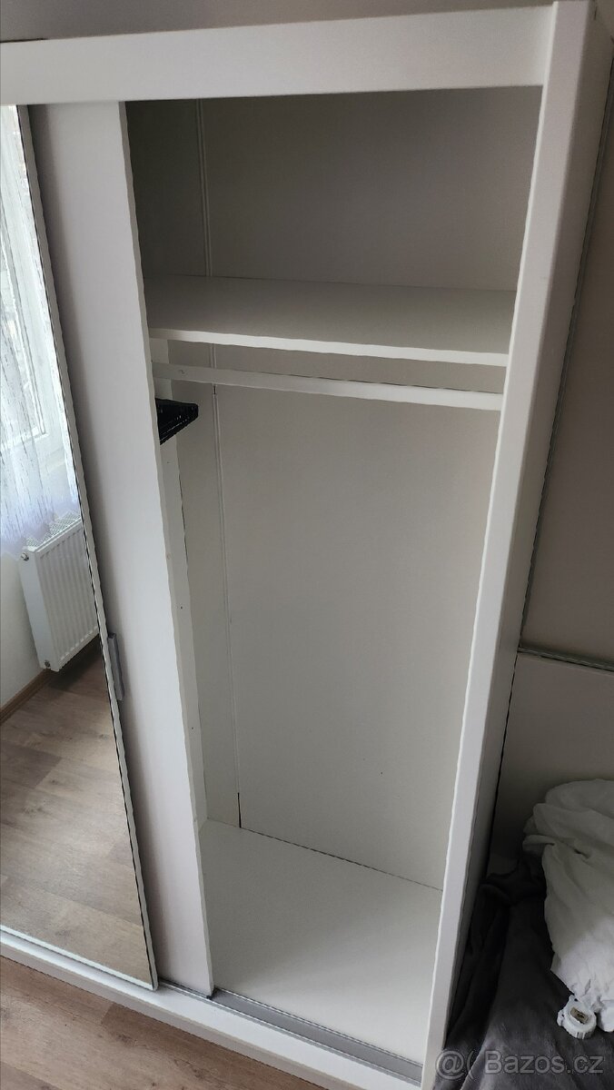 Skříň 150 x 215 x 61 cm - 2