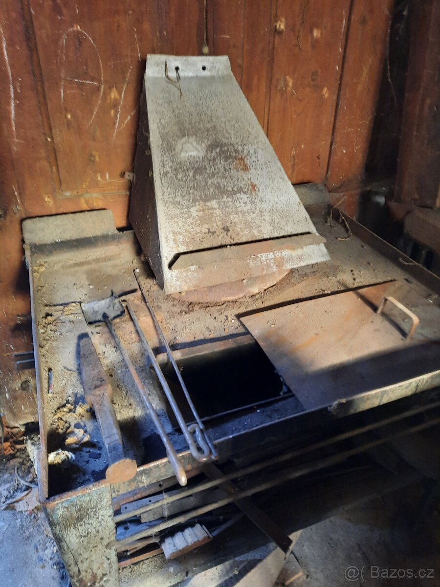 Vybavení kovárny - 2