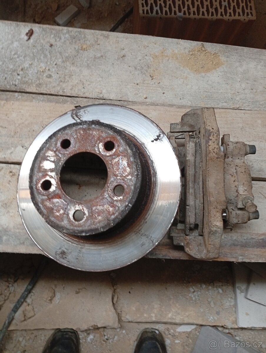 Prodám díly z cherokee xj - 2