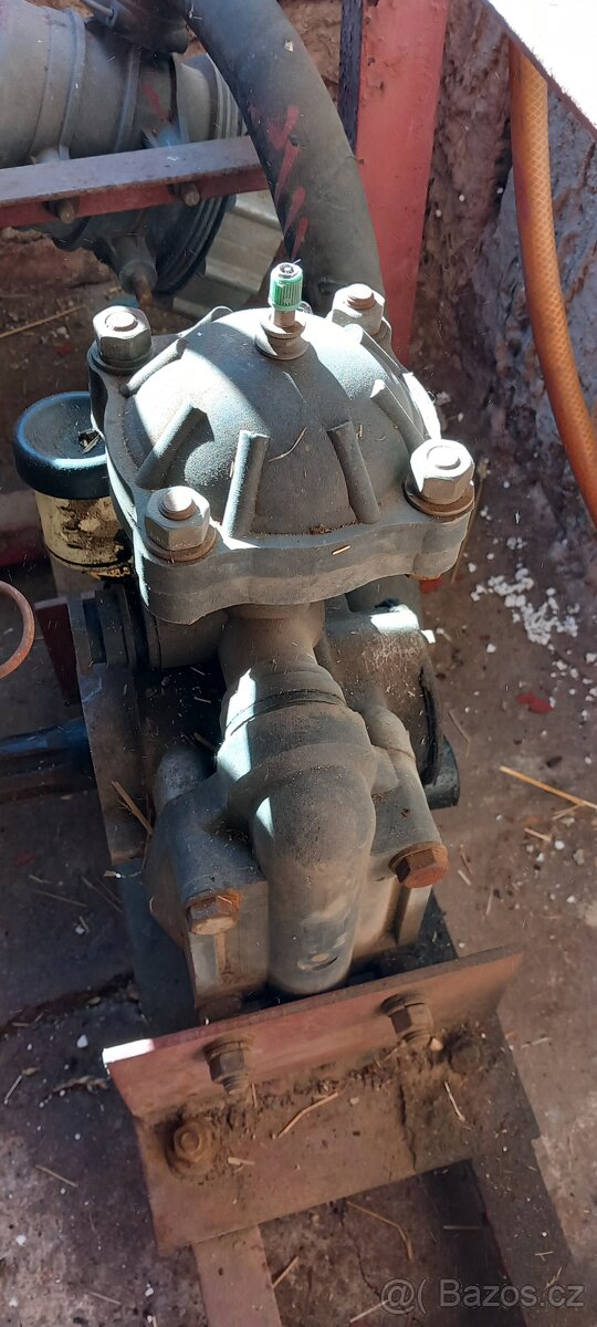 Prodám postřikovač za Traktor - 2