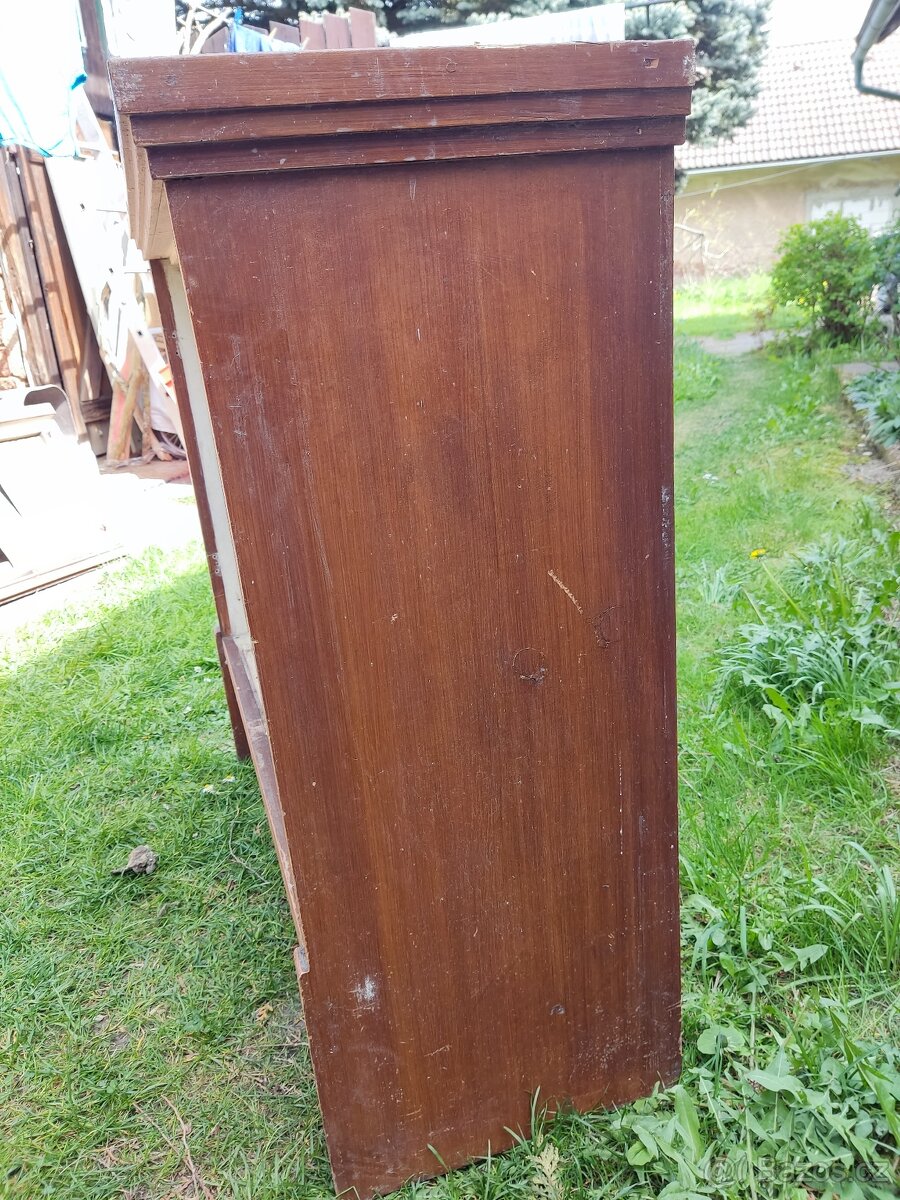 Stará kredenc ? - 2