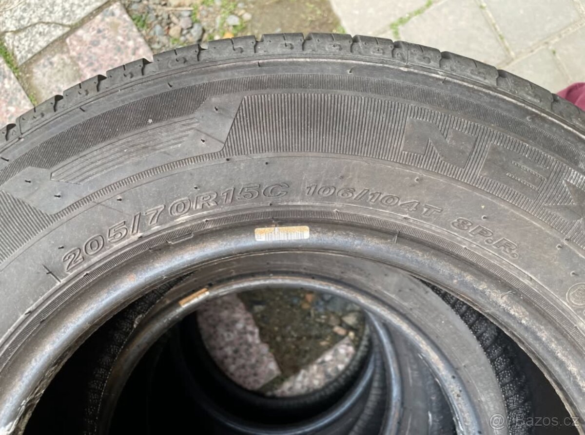 NEXEN LETNÍ PNEU 215/70/15c - 2