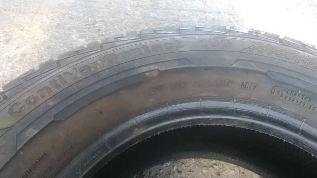 Continental 215/70 R15 C 109/107 S 2ks 6mm poškozené 2017 - 2