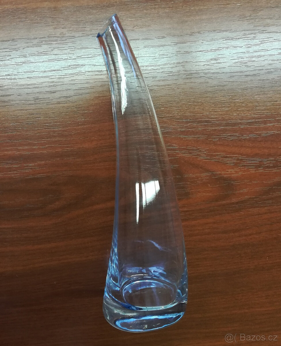 Elegantní váza na jeden květ - 2