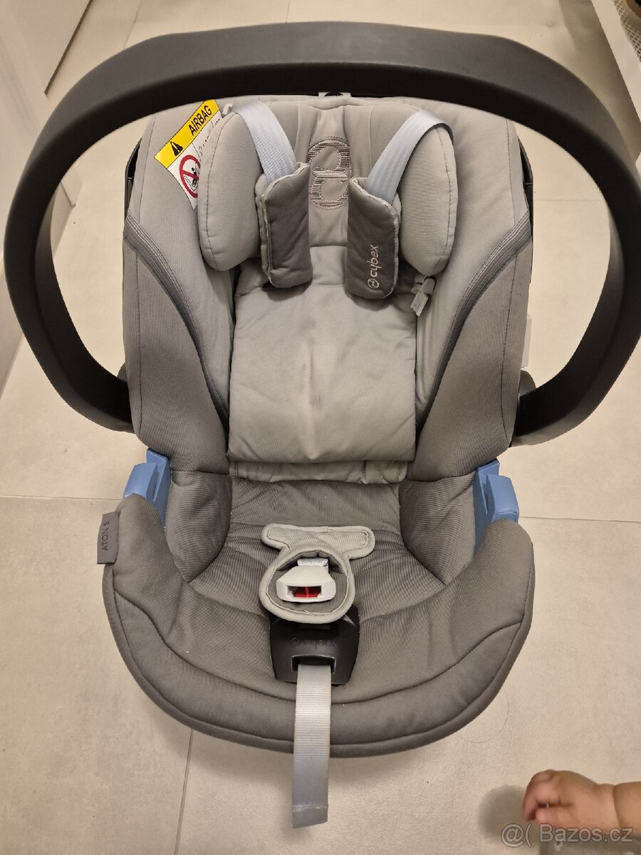 Autosedačka CYBEX Aton 5 + ISOFIX základna
- 2