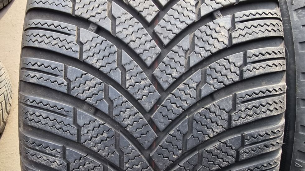 Zimní pneu 245/45/19 Firestone - 2