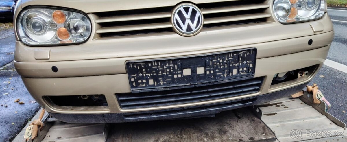 prodám přední nárazník na VW Golf 4 - 2