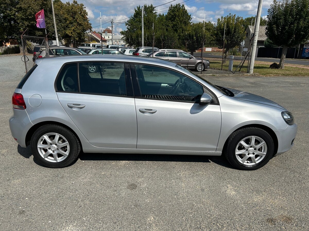 VW GOLF 1.4 MPI SERVISNÍ KNIHA 124.600 - 2