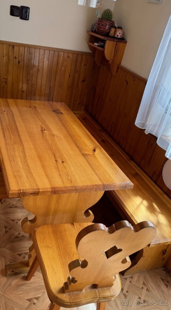 Dřevěná lavice a zidle - 2