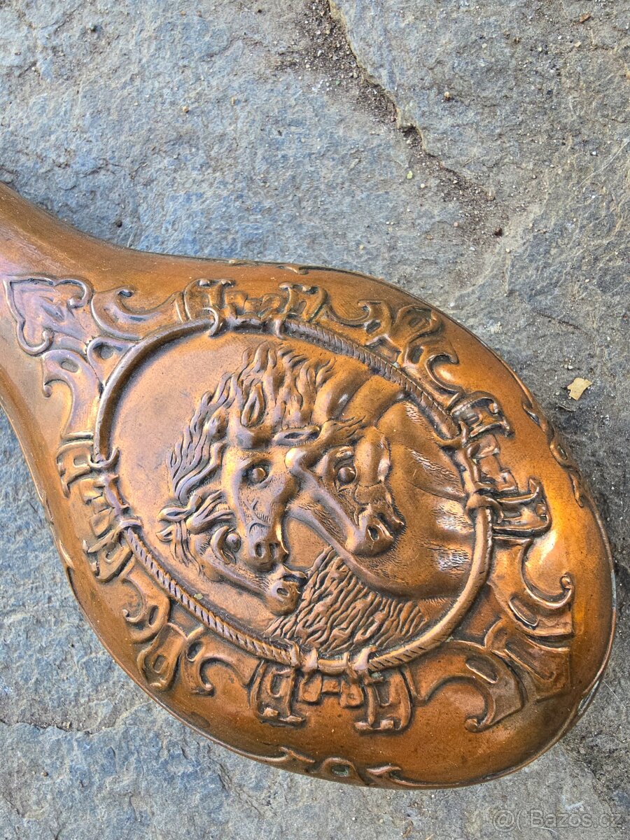 Krásná stará prachovnice motiv koně - 2