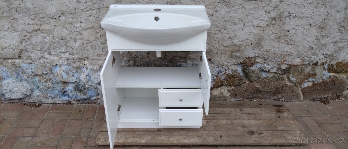 Koupelnová skříňka s umyvadlem - 2