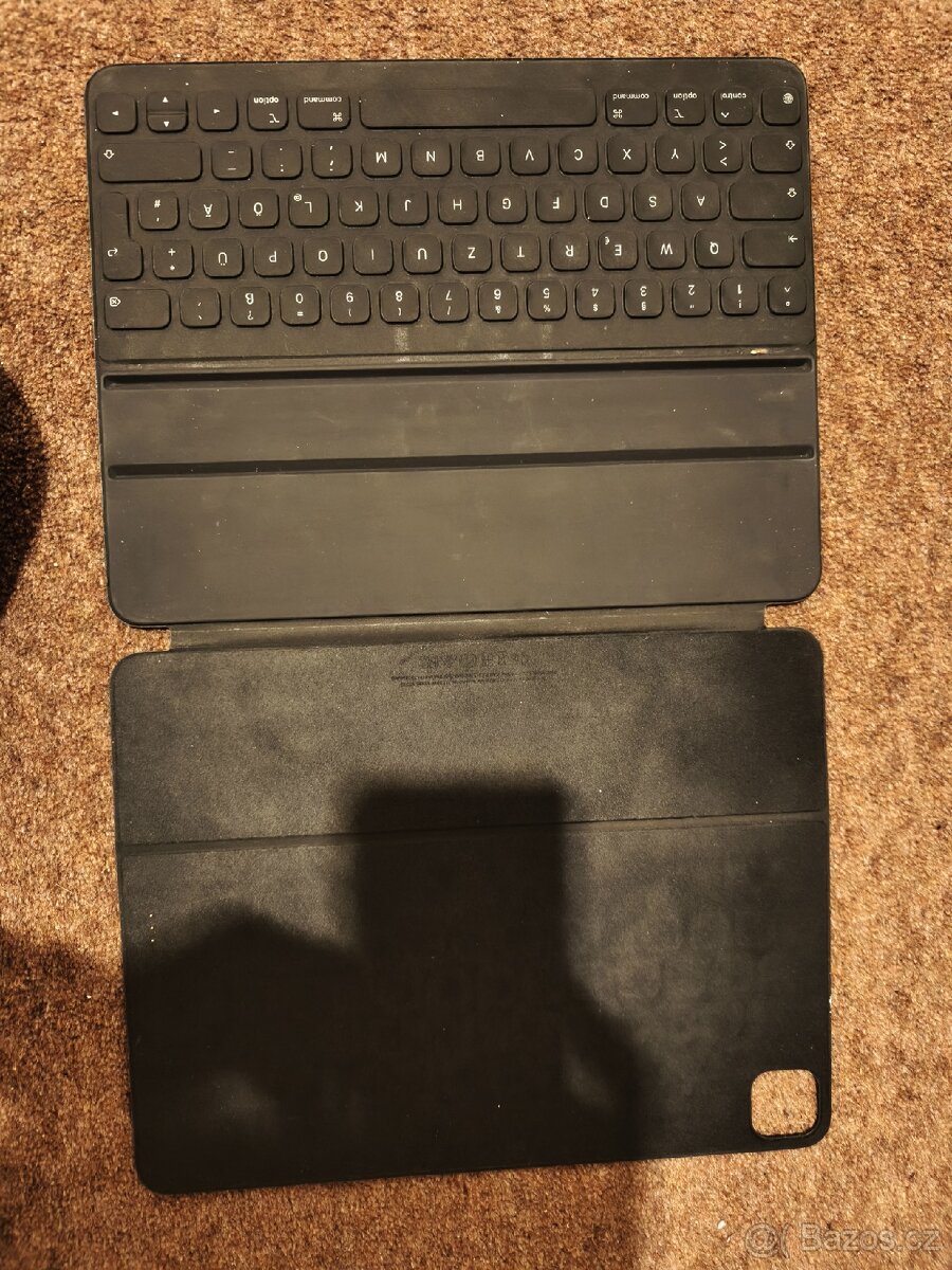 Pouzdro
• iPad Pro 12,9″ (6. generace) M2 - 2