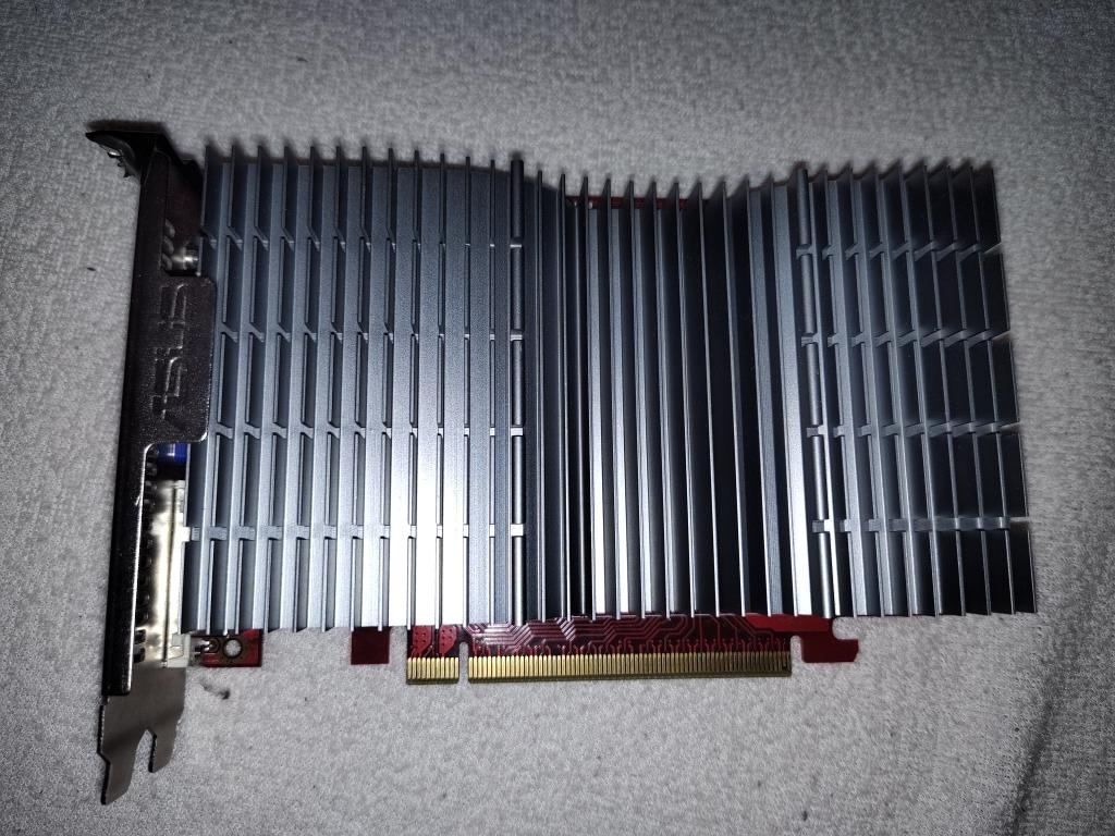ASUS AMD Radeon HD5570 - 2
