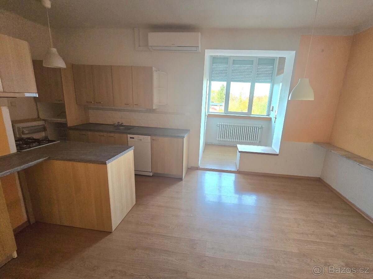 Pronájem 3+1 s klimatizací a zahradou - Olomouc Slavonín - 2