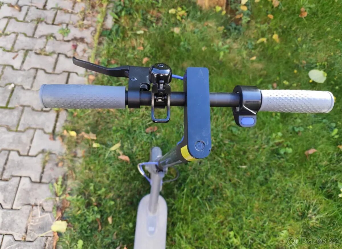 Elektrická koloběžka Xiaomi Scooter 3 černá/modrá - 2