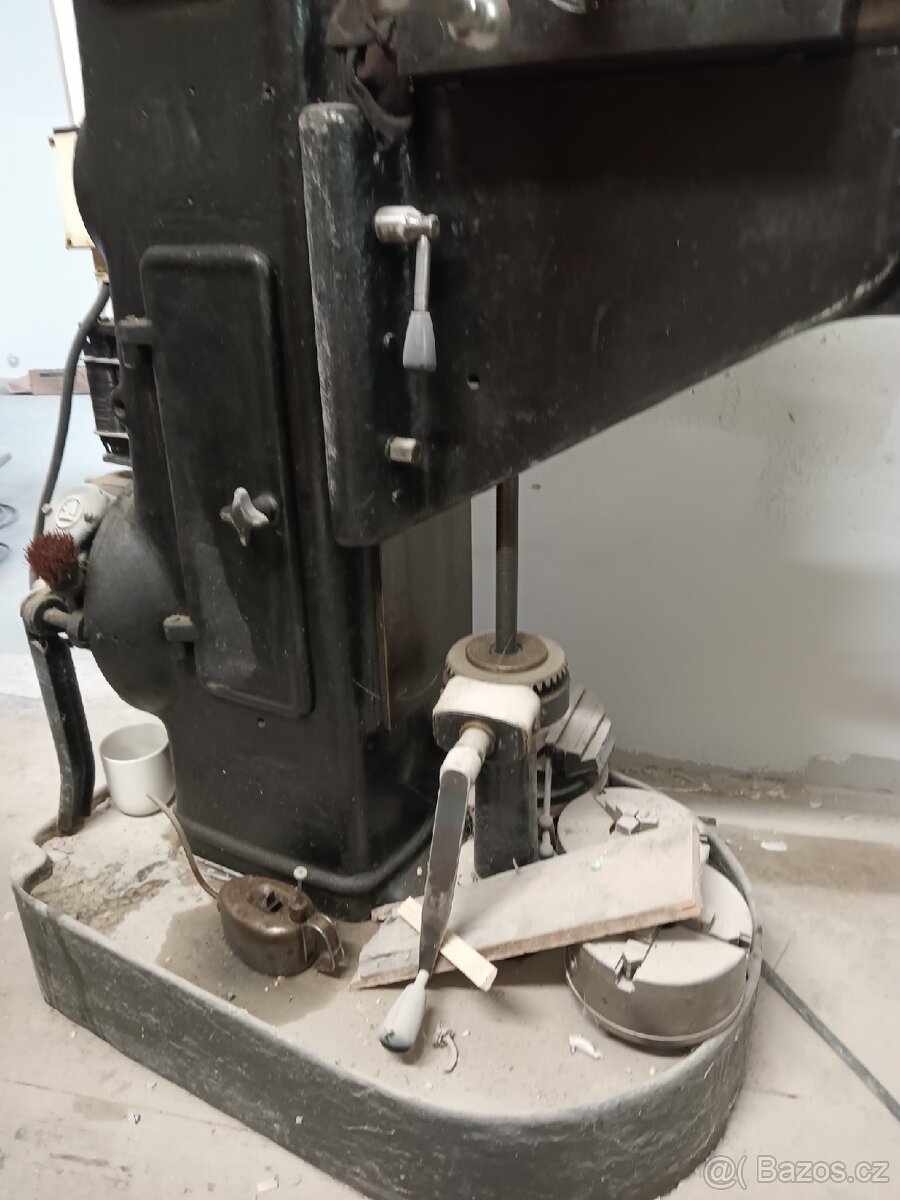 Historický soustruh kombinovaný s frézou. - 2