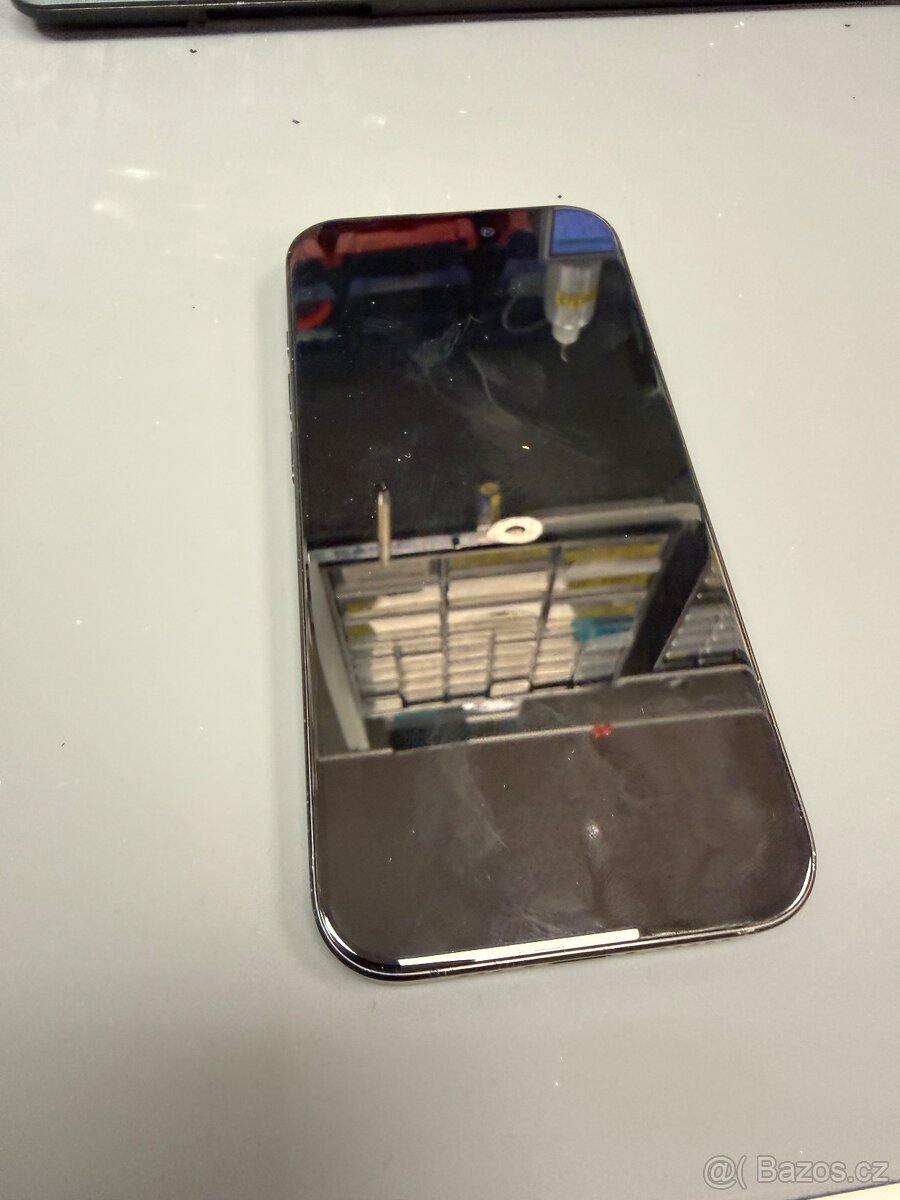 IPhone 15 Pro na díly - 2