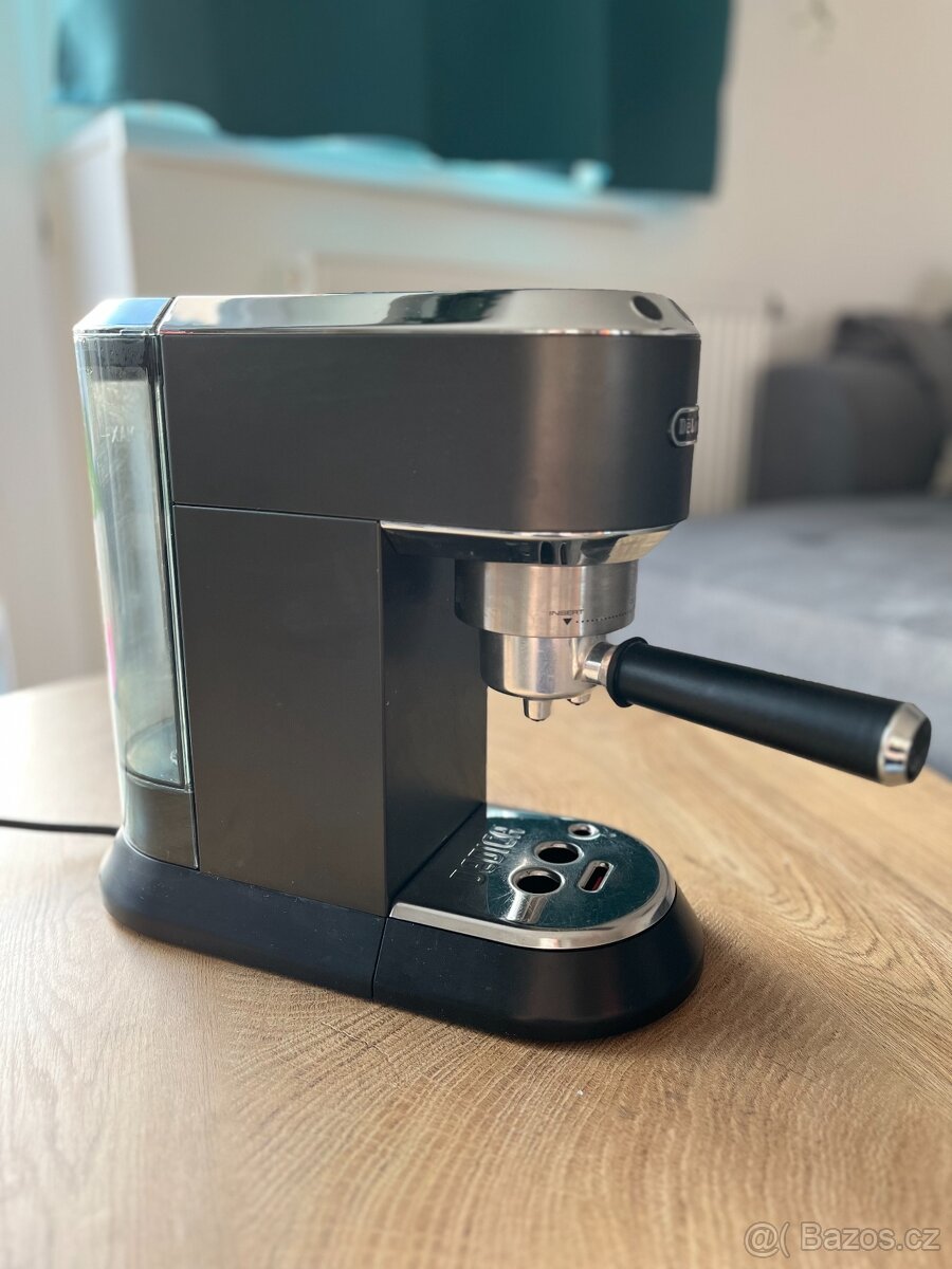 Kávovar DeLonghi Dedica Espresso EC 685.BK - 2