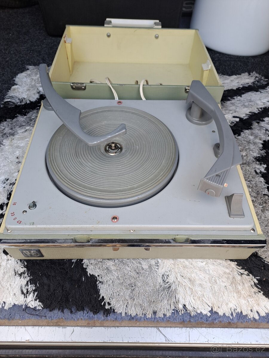 Starý gramofon - 2