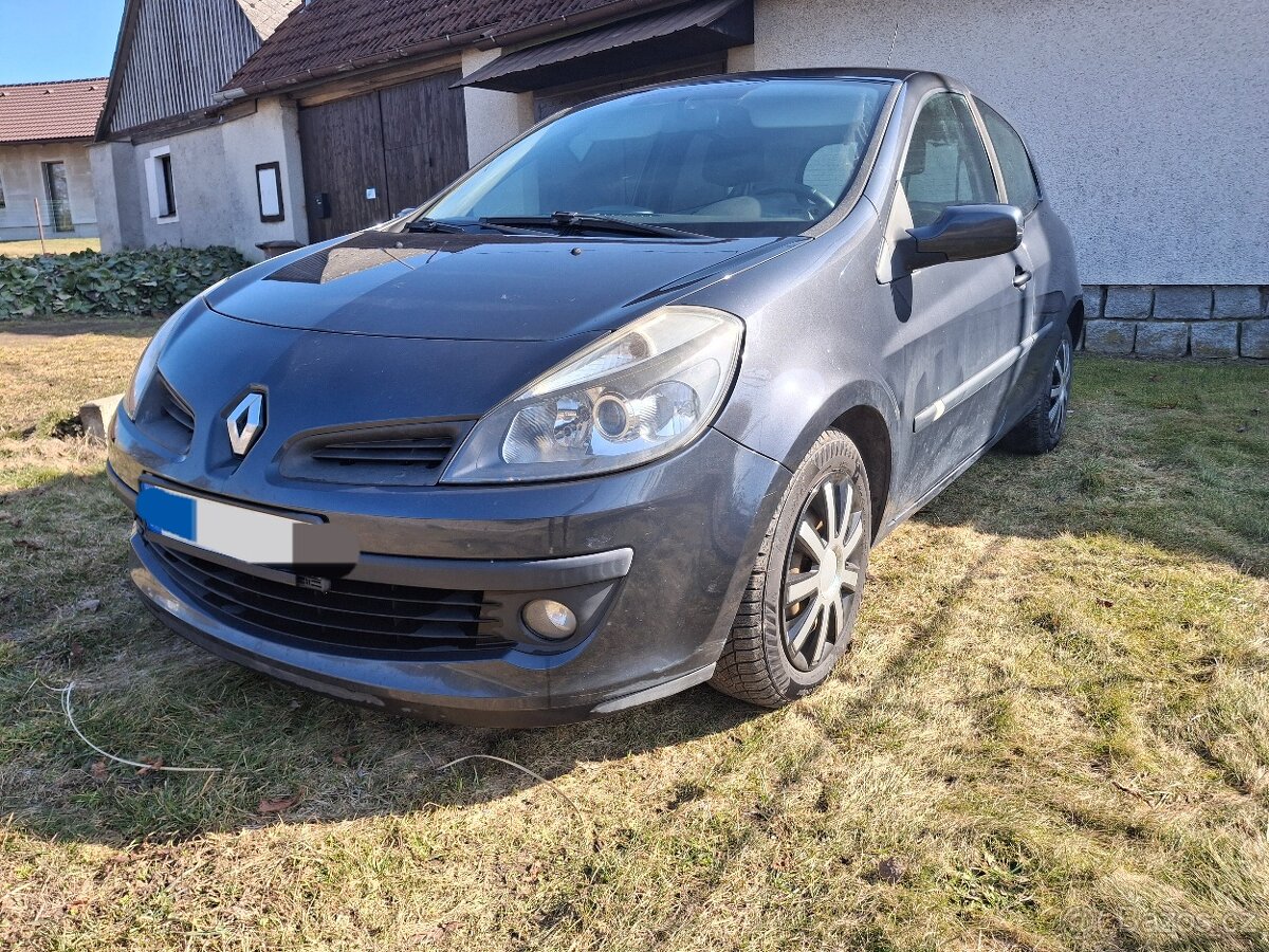 Renault clio III 1.6 benzín - 2