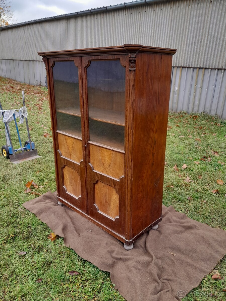 Starožitná vitrína - 2