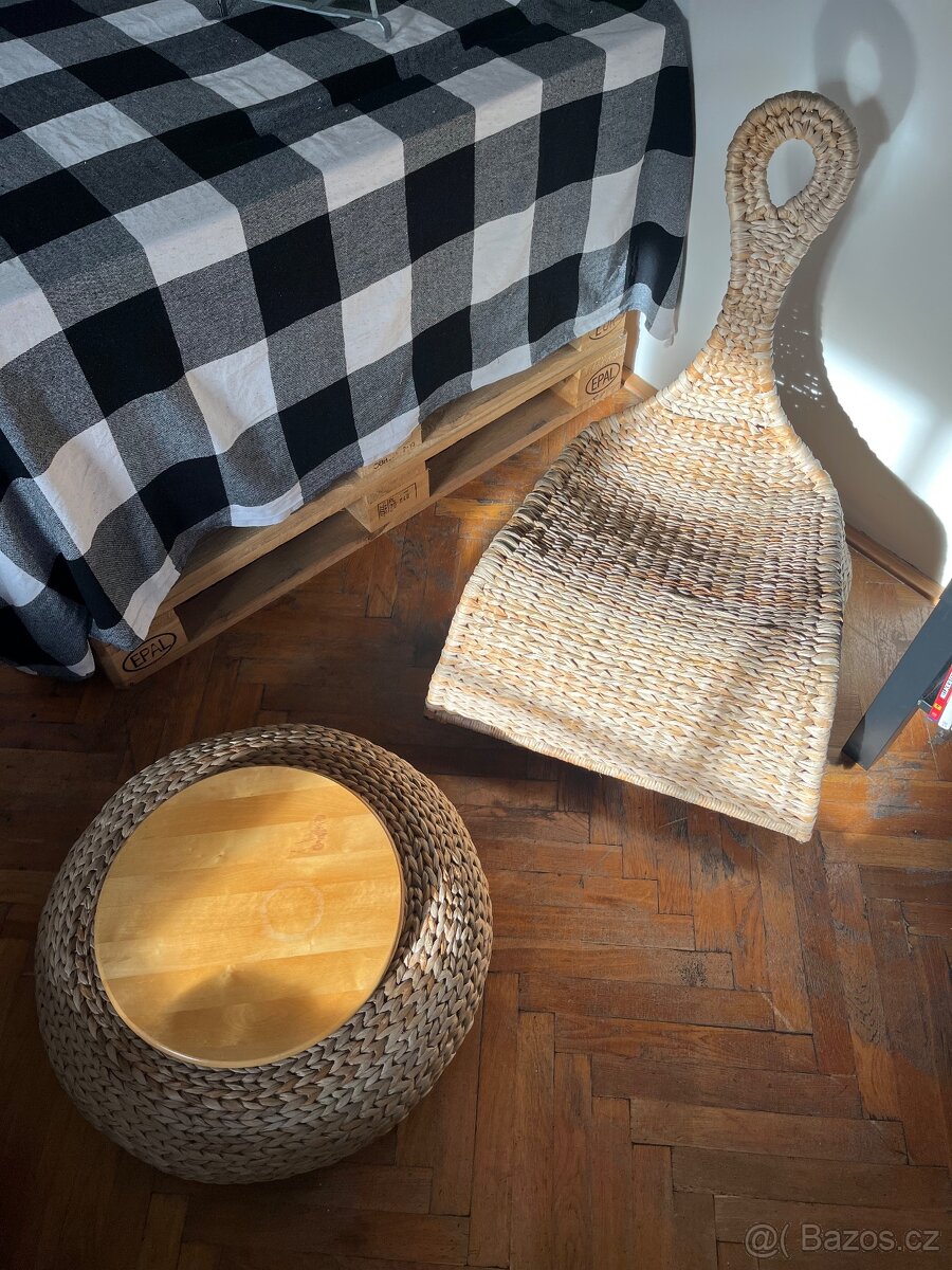 Houpací křeslo a stolička - 2