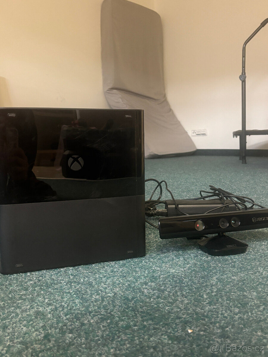 Xbox 360 250 GB + Kinect + Kinect Adventures - 2