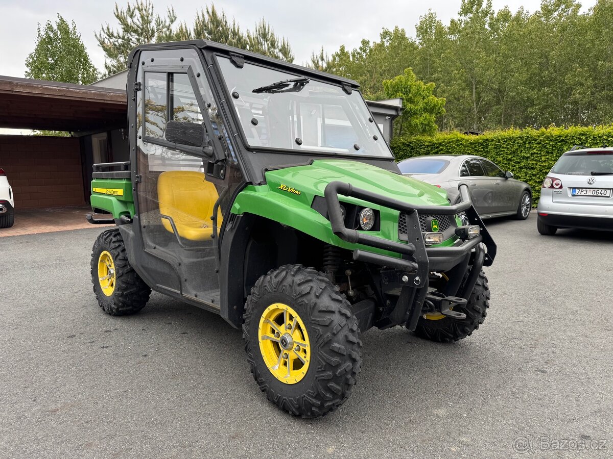 John Deere Gator XUV 550