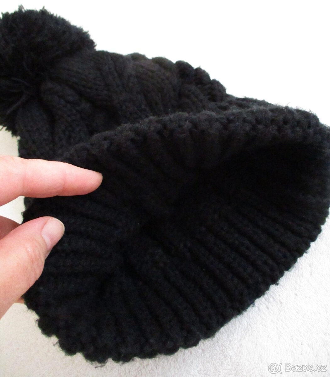 Dámská černá zimní čepice kulich Outhorn S/M - 2