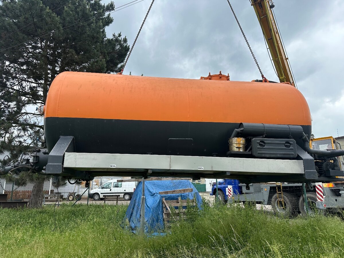 Fekál (cisterna) z vozu Tatra - 2