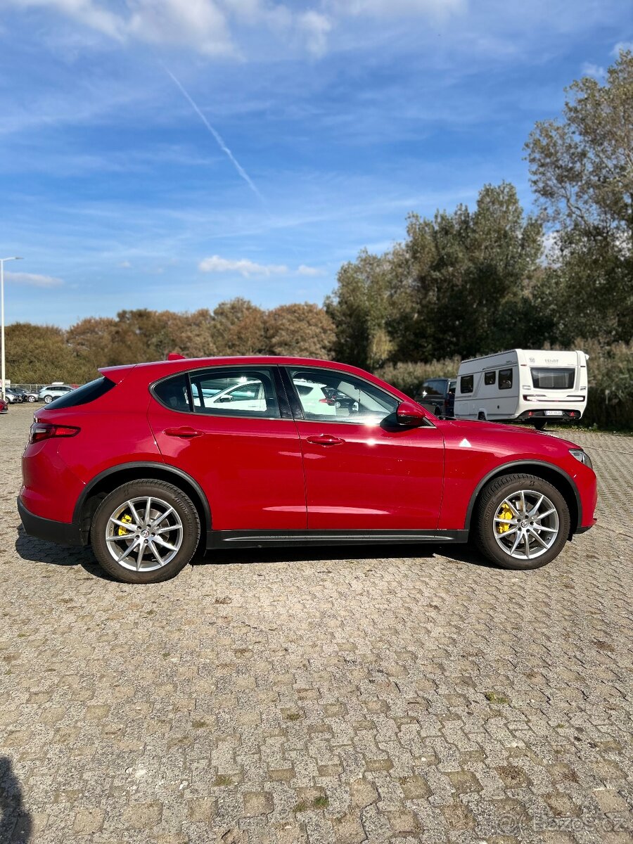 Alfa Romeo Stelvio - 2