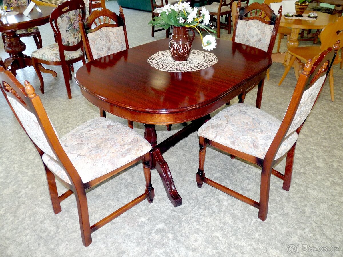 rozkládací stůl + 4 ks látkově polstrovaných židlí - 2