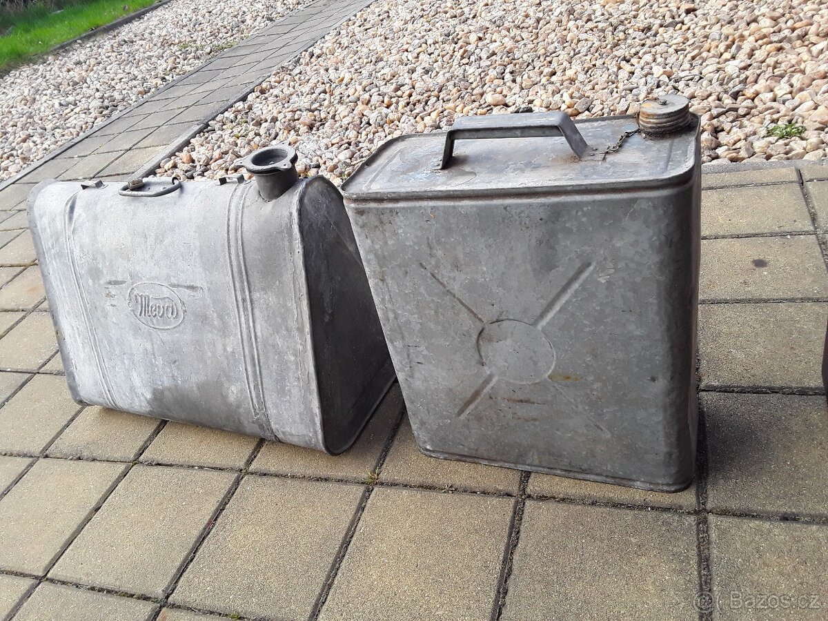 České kanystry do veteránú - 2