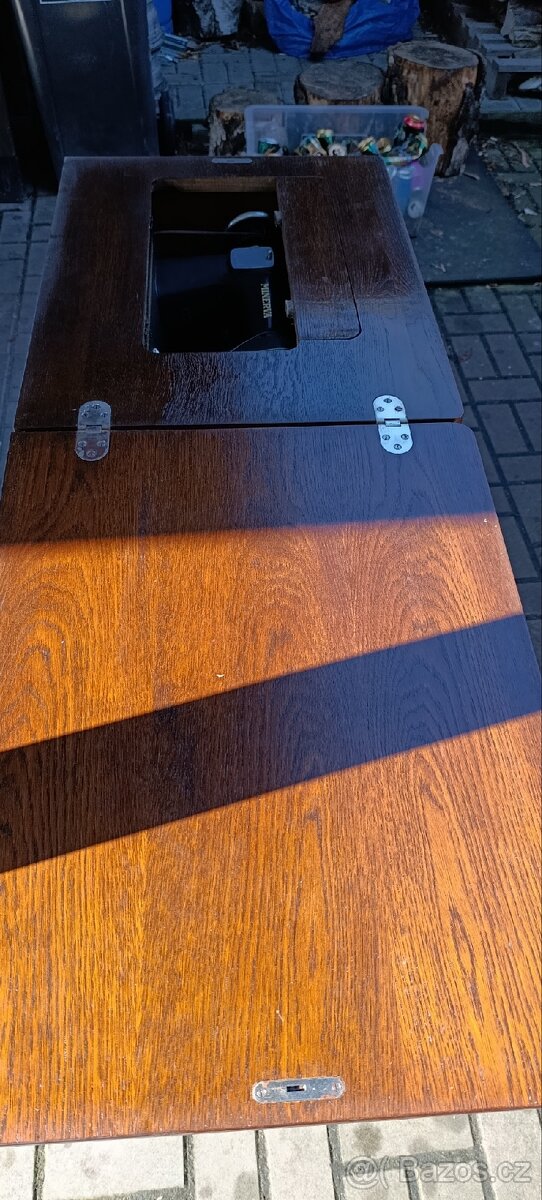 Starožitný šicí stroj - 2