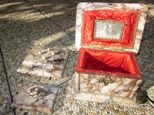 Starožitná mramorová šperkovnice. - 2