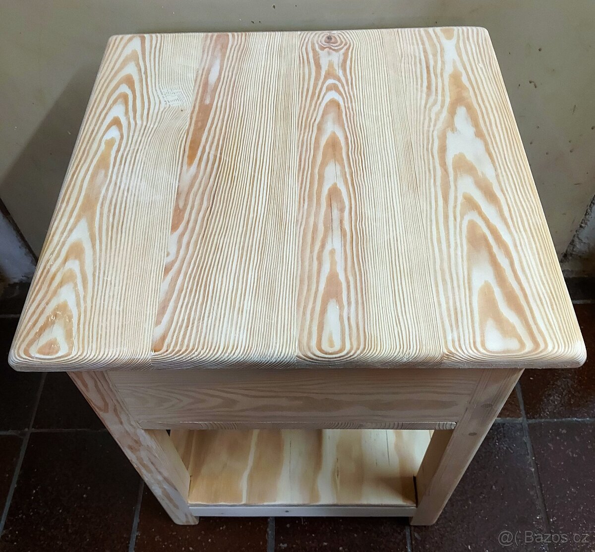 Stolička (štokrle) s úložným prostorem., - 2