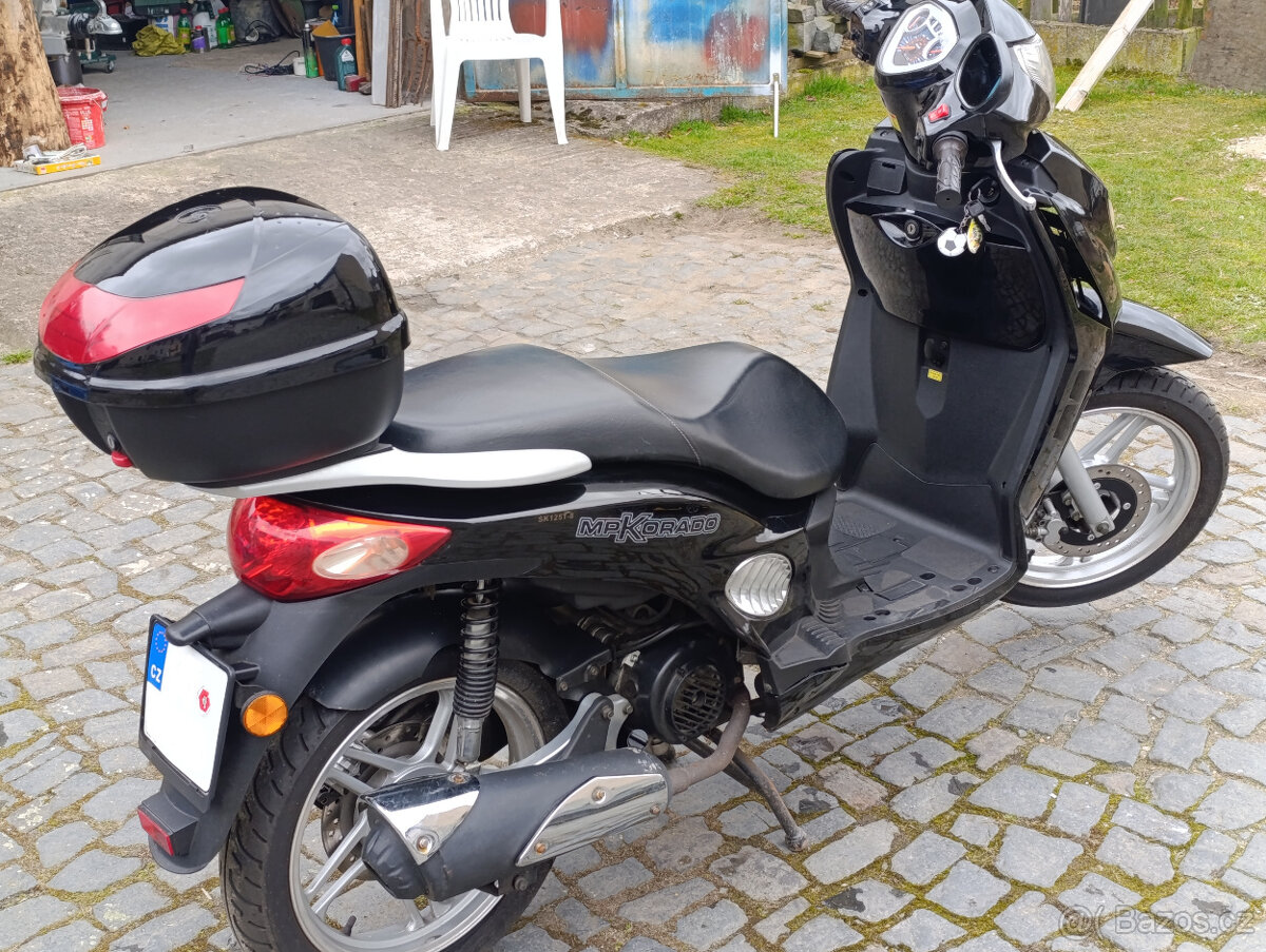 Prodej skútrů s doklady a malým nájezdem kilometrů - 2