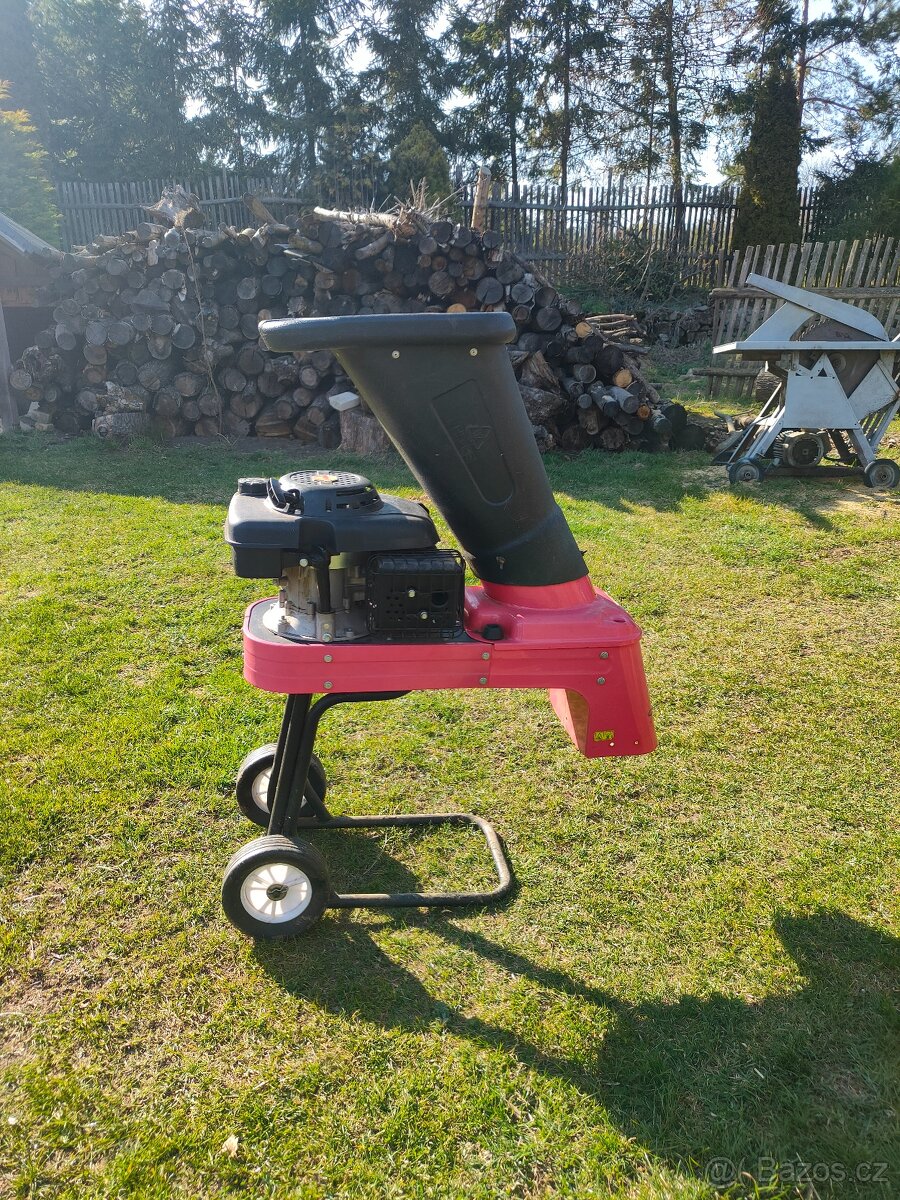 Štěpkovač zn. Hecht - 2