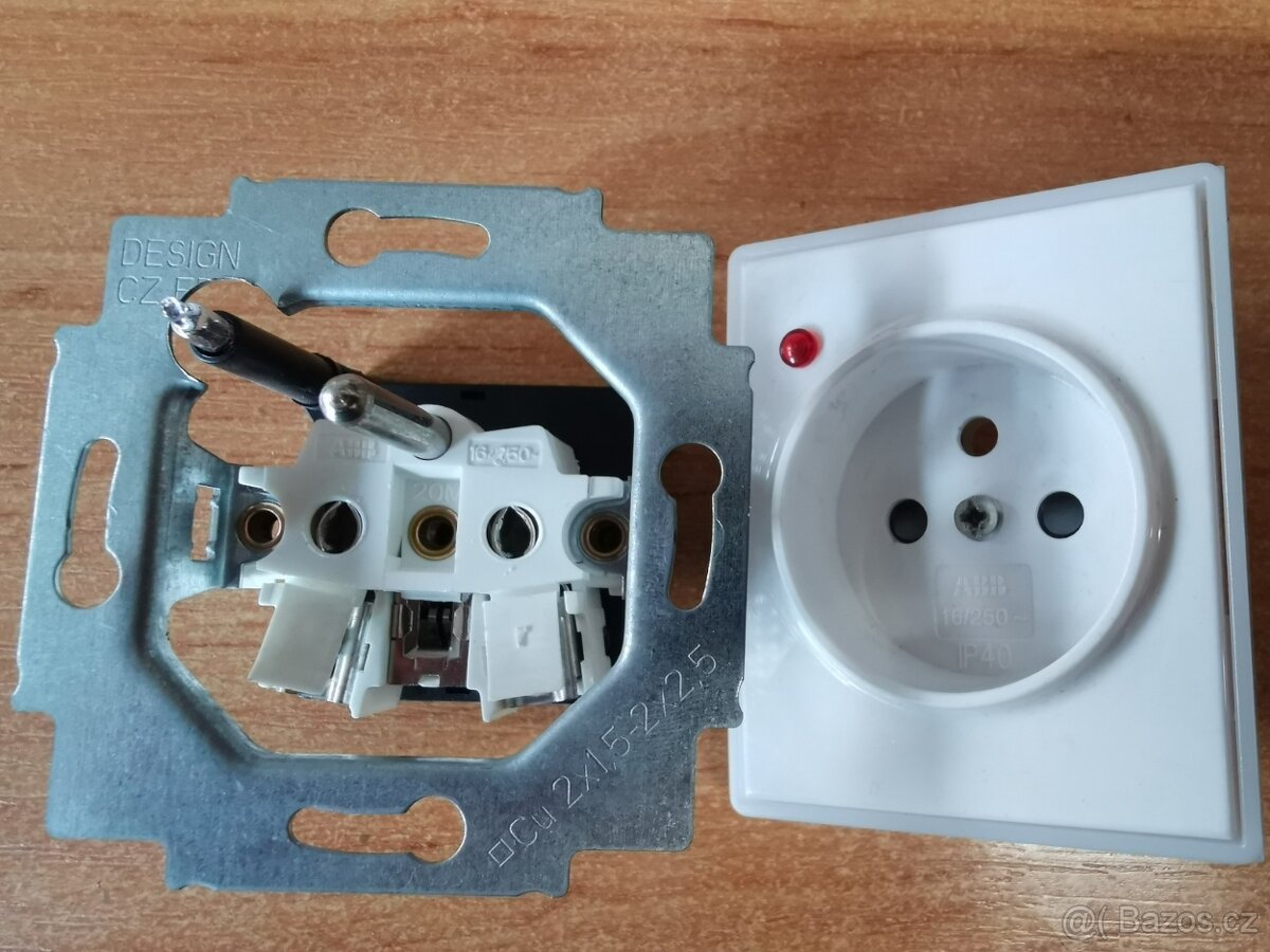 ABB Element zásuvka s přepěťovou ochranou - 2