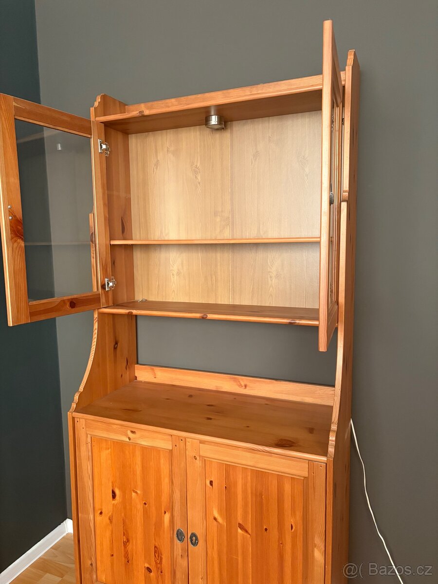 Prodám IKEA LEKSVIK Vitrínu - 2