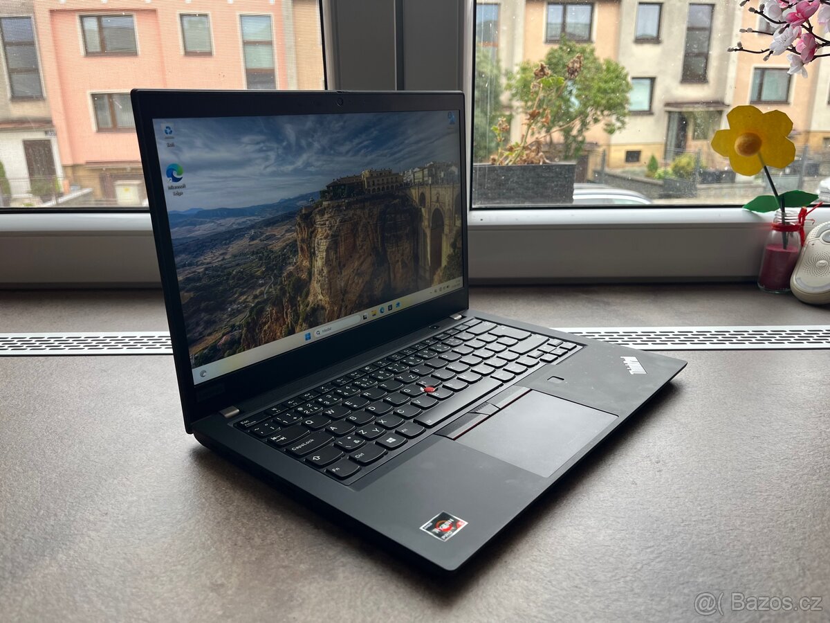 Výkonný a odolný notebook Lenovo ThinkPad T14 - 2