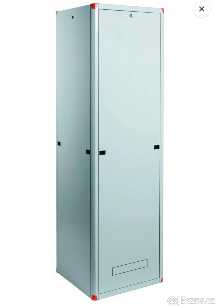 Rozvaděč Legrand EvoLine 19" stojanový 32U - 2