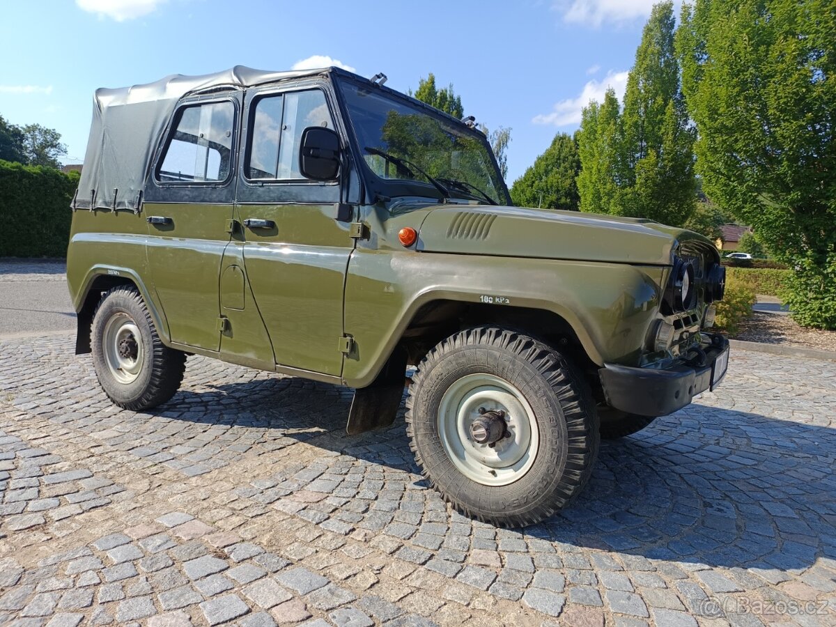 UAZ 31512 s TP a SPZ model 2007, 7 míst - 2